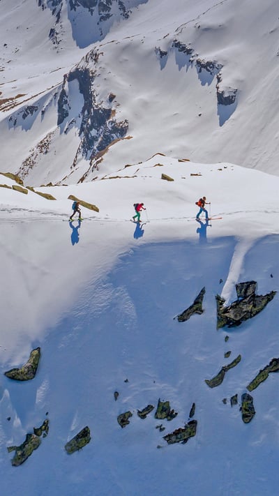 在高地陶恩山脉的滑雪旅行,奥地利巴德加斯坦 (© RooM the Agency/Alamy) mobile wallpaper