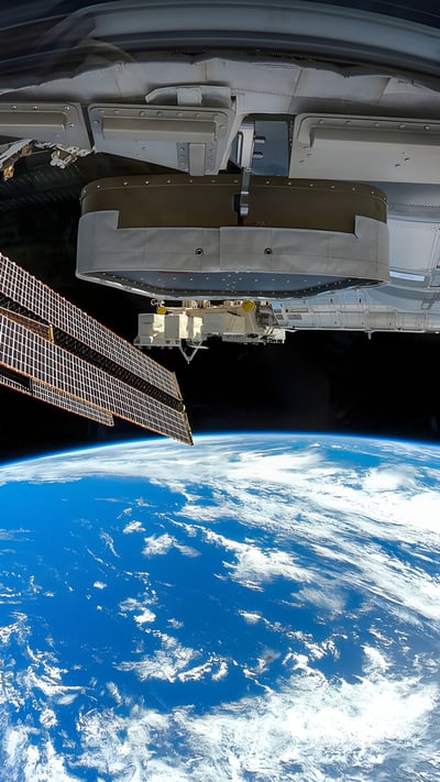 View from the cupola of the International Space Station above the South Pacific Ocean (© NASA) mobile wallpaper