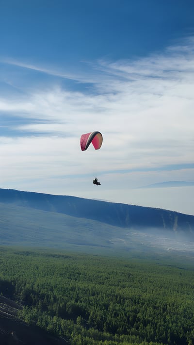 Parapente sobre el Parque Nacional del Teide, Tenerife, Islas Canarias, España (© Rafal Michal Gadomski/ShutterStock) mobile wallpaper