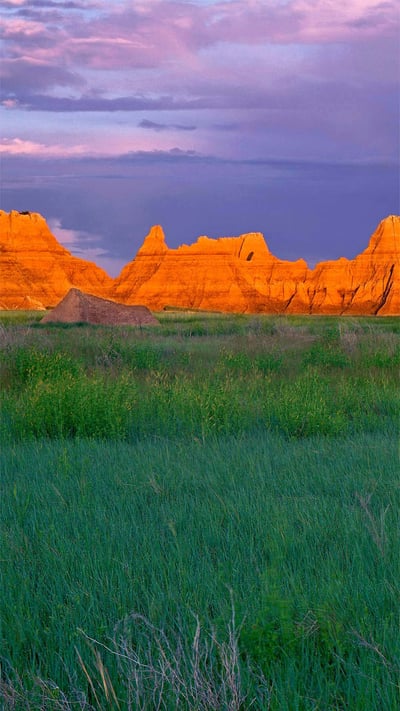 Prairie and pinnacles near Castle Trail in Badlands National Park, South Dakota (© Danita Delimont/Getty Images) mobile wallpaper