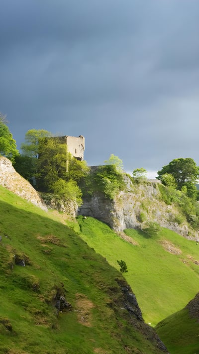 Cave Dale and Peveril Castle in Castleton, Peak District National Park, Derbyshire, England (© James Osmond/Alamy) mobile wallpaper