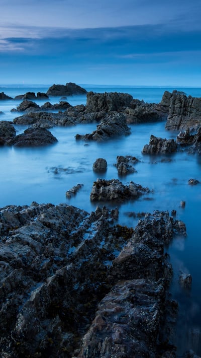 View of the coastline at dusk, Saint Andrews, Fife (© Graham Hutchison/500px/Getty Images) mobile wallpaper