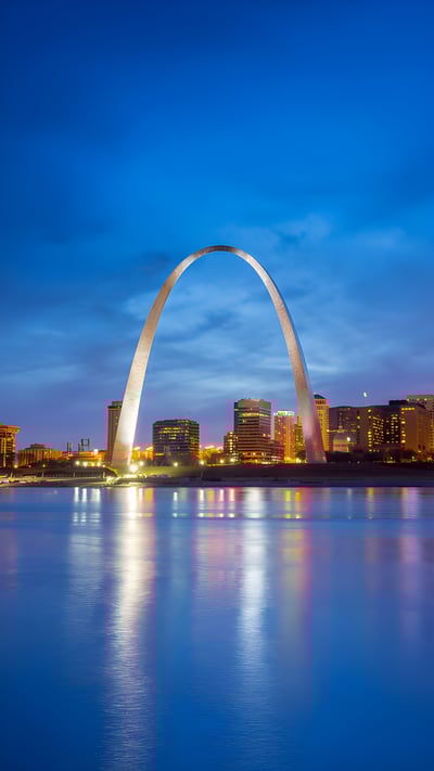 The Gateway Arch in St. Louis, Missouri (© f11photo/Getty Images) mobile wallpaper