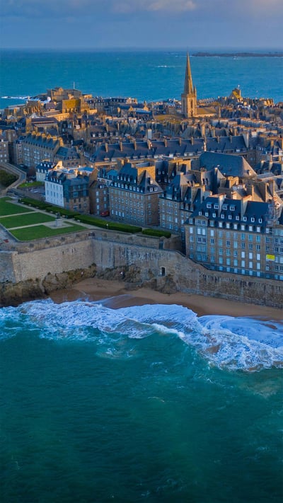 Saint-Malo in Brittany, France (© Mathieu Rivrin/Moment/Getty Images) mobile wallpaper