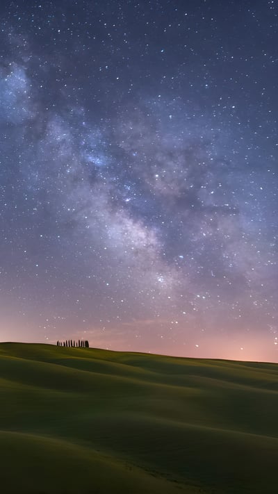 Via Lattea vista dalla Val d'Orcia, Toscana (© Fabio Massimo Zappulla/500px/500Px Plus) mobile wallpaper