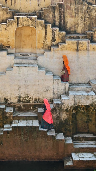Women climbing a stepwell near Amber Fort in Jaipur, Rajasthan, India (© Shanna Baker/Offset) mobile wallpaper