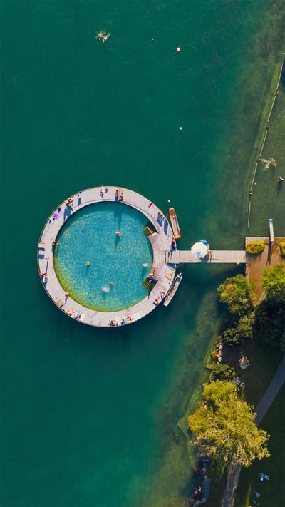 Strandbad Tiefenbrunnen, a public pool on the shore of Lake Zürich, Switzerland (© Amazing Aerial Agency/Offset by Shutterstock) mobile wallpaper