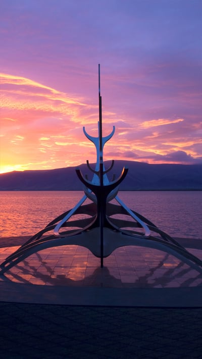 Sun Voyager sculpture by Jón Gunnar Árnason in Reykjavik, Iceland (© Martin Child/Getty Images Plus) mobile wallpaper