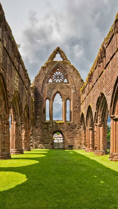 Sweetheart Abbey, Dumfries and Galloway, Scotland (© Westend61/Getty Images) mobile wallpaper
