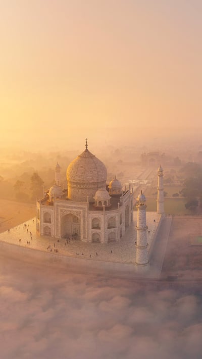 The Taj Mahal in Agra for India's Republic Day (© Michele Falzone/plainpicture) mobile wallpaper