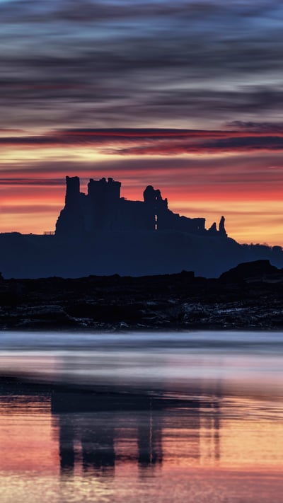 Tantallon Castle at sunset from Seacliff Beach, East Lothian, Scotland (© Scott Masterton/Westend61/Offset) mobile wallpaper