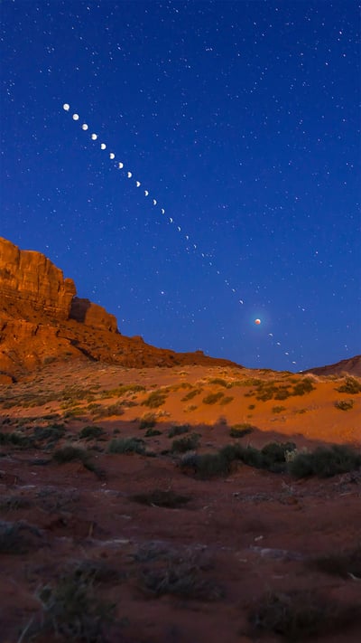 The total lunar eclipse of April 4, 2015, photographed over Monument Valley, Utah (© Alan Dyer/Alamy) mobile wallpaper