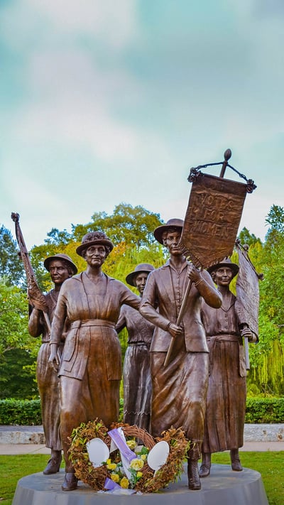 Tennessee Woman Suffrage Monument in Centennial Park, Nashville, Tennessee (© jejim120/Alamy) mobile wallpaper