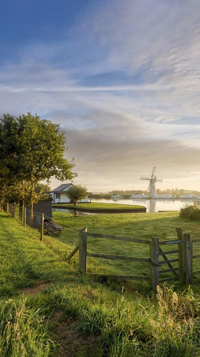 The Broads National Park, Thurne, Norfolk, England (© Steven Docwra/Getty Images) mobile wallpaper