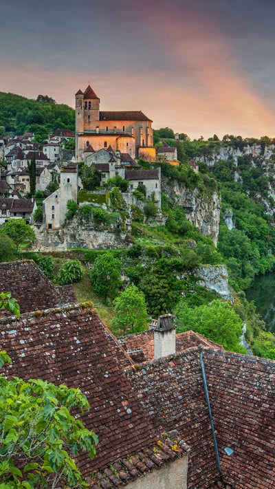 View towards the Church of Saint-Cirq-Lapopie, Lot Valley, Departement Lot, Occitania, Way of St. James, Via Podiensis, France (© Reinhard Schmid/Huber/eStock Photo) mobile wallpaper