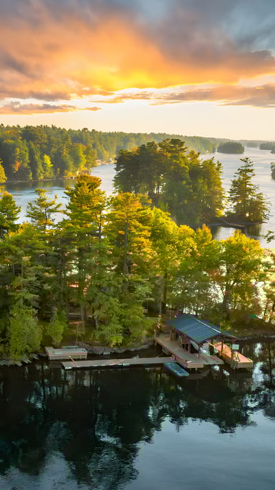 Thousand Islands region, St Lawrence River, USA-Canada border (© benedek/Getty Images) mobile wallpaper