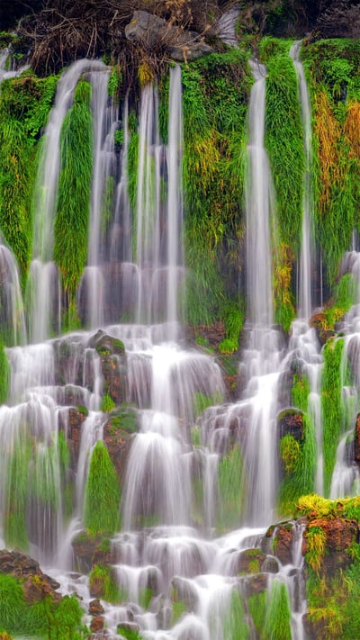Waterfalls in Thousand Springs State Park, Hagerman Valley, Idaho (© knowlesgallery/Getty Images) mobile wallpaper