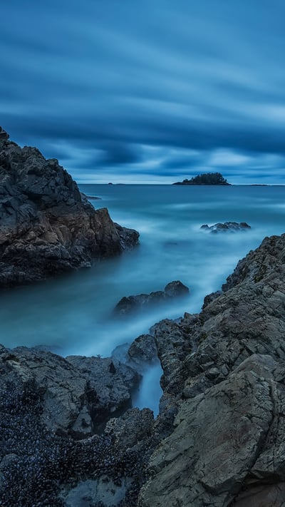 MacKenzie Beach, Tofino, British Columbia, Canada (© Robert Postma/Plainpicture/Design Pics) mobile wallpaper