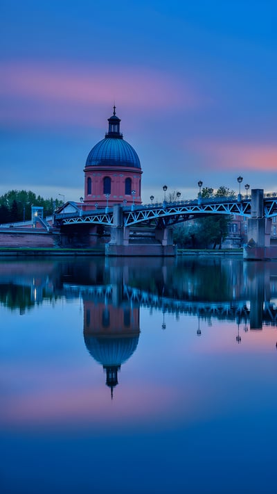 Pont St-Pierre across the Garonne River, Toulouse, France (© Image Professionals GmbH/Alamy) mobile wallpaper
