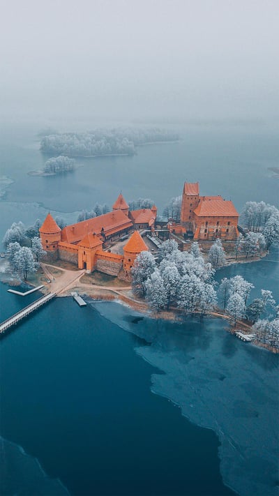 Trakai Island Castle Museum in Trakai, Lithuania (© Andrius Aleksandravicius/Alamy) mobile wallpaper