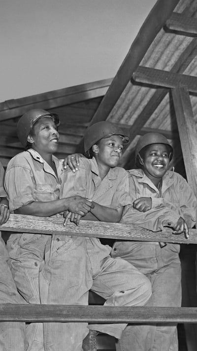 US Army Nurse Corps personnel, 1944 (© Bettmann/Getty Images) mobile wallpaper