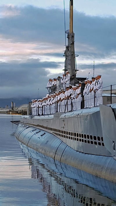 US Navy sailors on the WWII museum ship USS Bowfin in Honolulu, Hawaii (© US Navy Photo/Alamy) mobile wallpaper