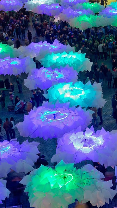 The installation 'Waldplastik' during Blue Night in Nuremberg, German (© Daniel Karmann/Shutterstock) mobile wallpaper