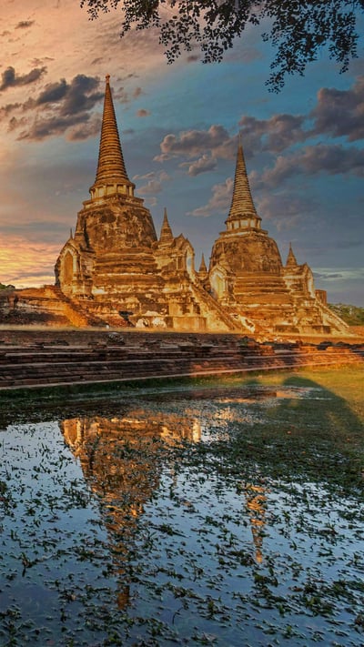 Wat Phra Si Sanphet, Ayutthaya Historical Park, Ayutthaya, Thailand (© travelstock44/Alamy) mobile wallpaper