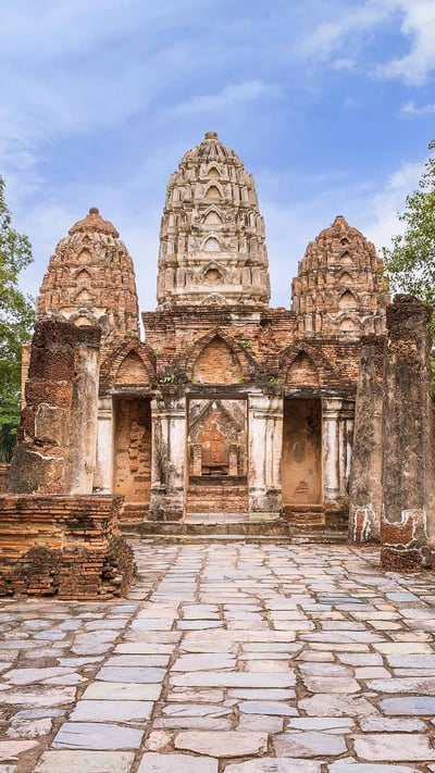 Wat Sri Sawai in Sukhothai Historical Park, Thailand (© Casper1774 Studio/Shutterstock) mobile wallpaper