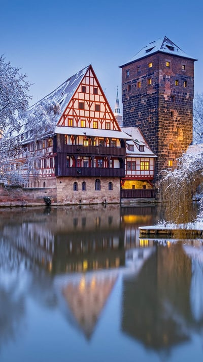Weinstadel und Wasserturm am Ufer der Pegnitz, Nürnberg, Bayern (© Reinhard Schmid/Huber/eStock Photo) mobile wallpaper