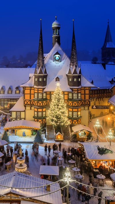 クリスマス・マーケット, ドイツ ヴェルニゲローデ (© Krzysztof Baranowski/Moment/Getty Images) mobile wallpaper