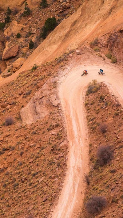 Mountain bikers on White Rim Road in Canyonlands National Park, Utah (© Grant Ordelheide/Tandem Stills + Motion) mobile wallpaper