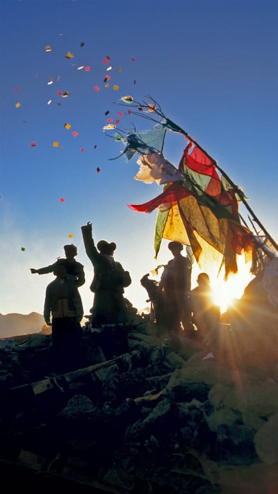Pilgrims throwing wind horses into the air above Ganden Monastery for the New Year in Tibet, China (© Ian Cumming/plainpicture) mobile wallpaper