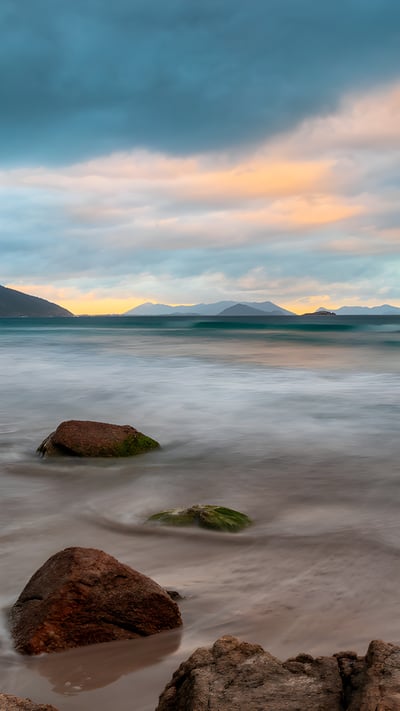 圣卡塔琳娜州的海滩, 巴西 (© CaioCarvalhoPhotography/Getty Images) mobile wallpaper