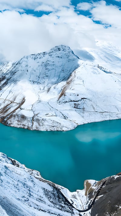 满拉水库的雪景，日喀则，中国西藏自治区 (© Zhang Zhenqi/VCG via Getty Images) mobile wallpaper