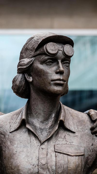 Women of Steel bronze sculpture in Sheffield city centre, by sculptor Martin Jennings. (© Rory Prior/Alamy Stock Photo) mobile wallpaper
