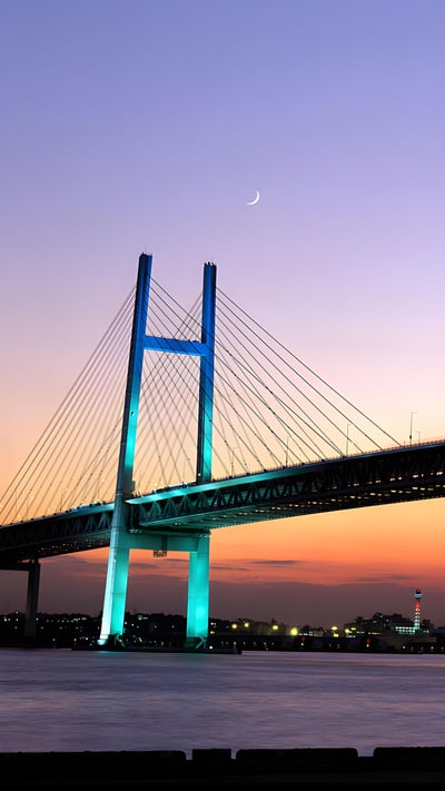 夕暮れに染まる橋, 神奈川県 横浜市 (© Prisma by Dukas Presseagentur GmbH/Alamy Stock Photo) mobile wallpaper